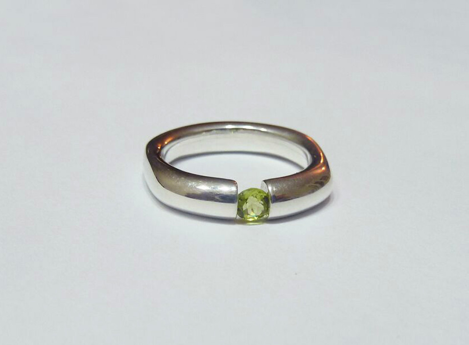 - 09 -Plata 950 y  peridoto facetado